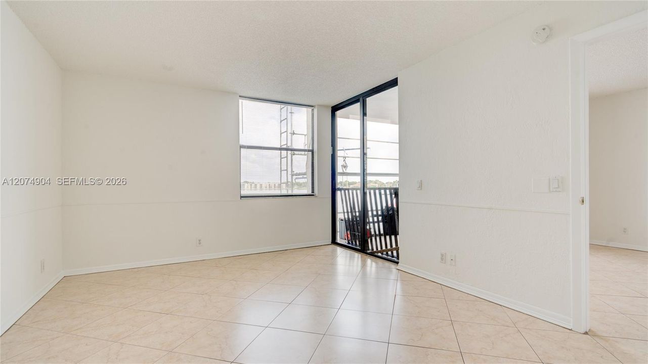 For Sale: $179,000 (2 beds, 2 baths, 920 Square Feet)