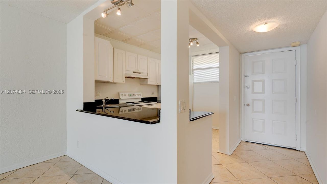 For Sale: $179,000 (2 beds, 2 baths, 920 Square Feet)