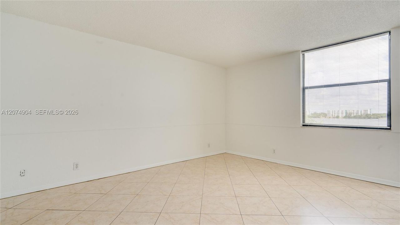For Sale: $179,000 (2 beds, 2 baths, 920 Square Feet)
