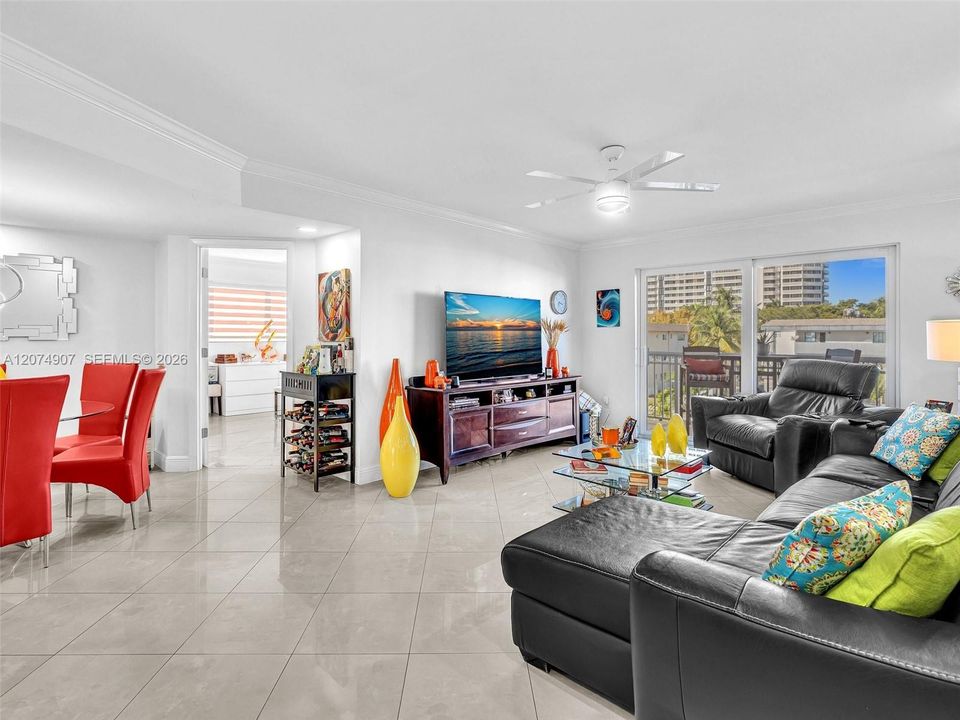 For Sale: $340,000 (2 beds, 2 baths, 1042 Square Feet)