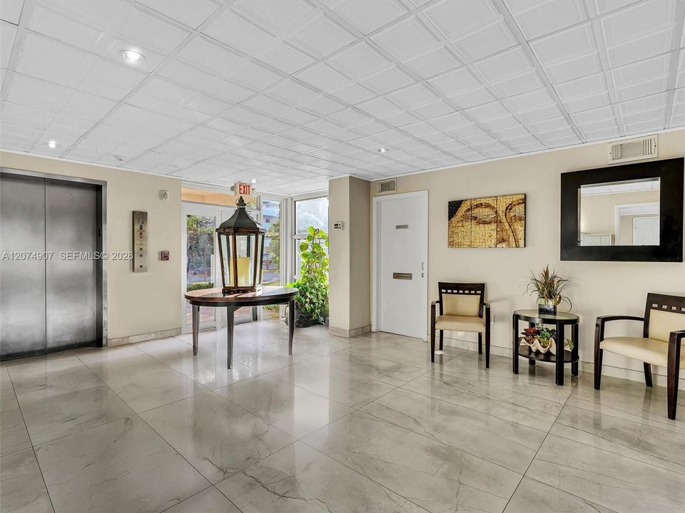 For Sale: $340,000 (2 beds, 2 baths, 1042 Square Feet)
