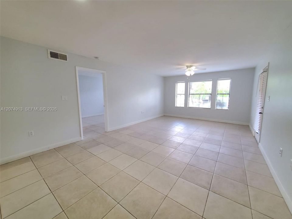 For Rent: $2,399 (2 beds, 2 baths, 1053 Square Feet)