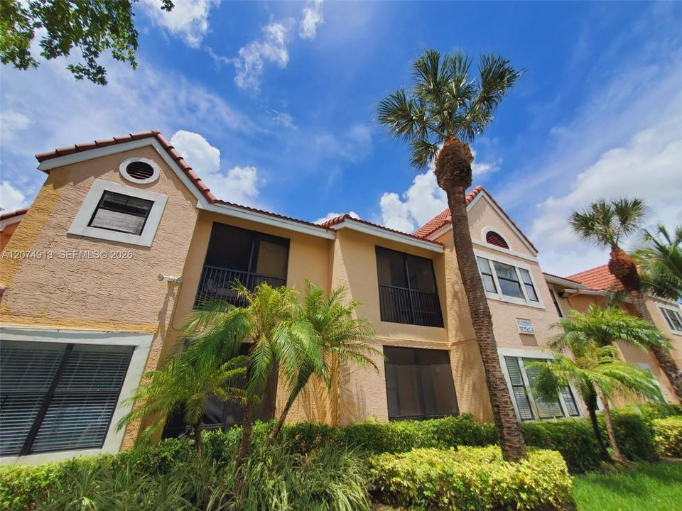 For Rent: $2,399 (2 beds, 2 baths, 1053 Square Feet)