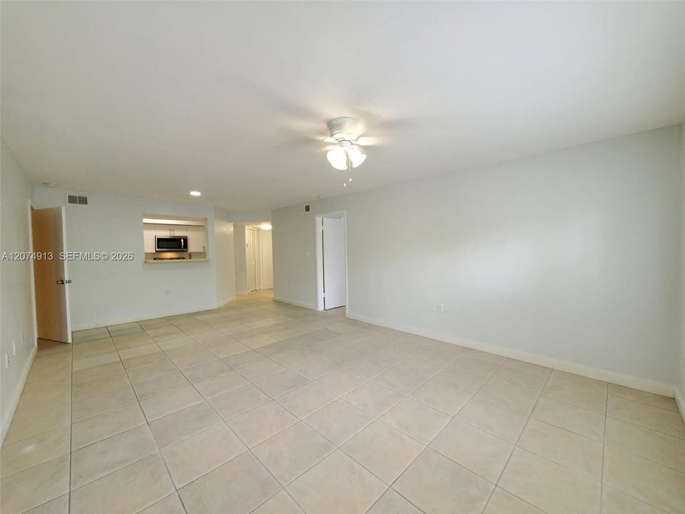 For Rent: $2,399 (2 beds, 2 baths, 1053 Square Feet)