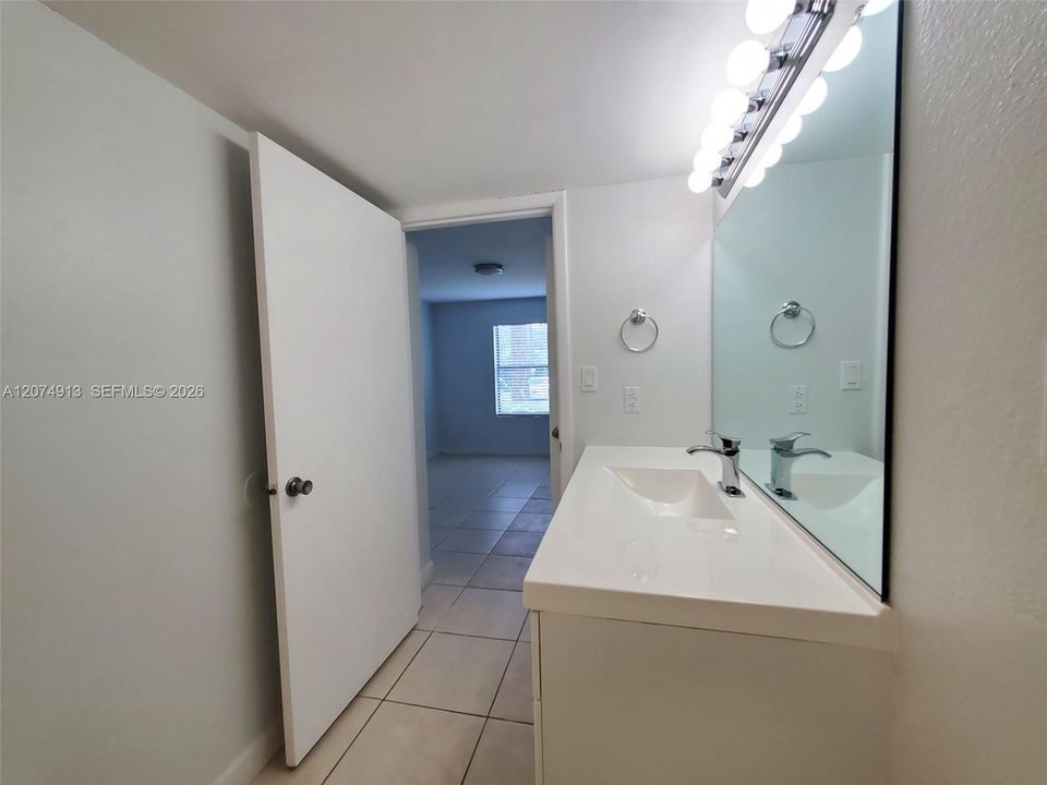 For Rent: $2,399 (2 beds, 2 baths, 1053 Square Feet)