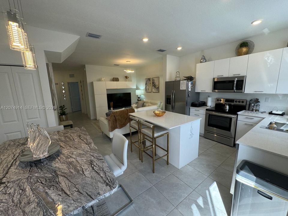 For Rent: $3,400 (3 beds, 3 baths, 1328 Square Feet)
