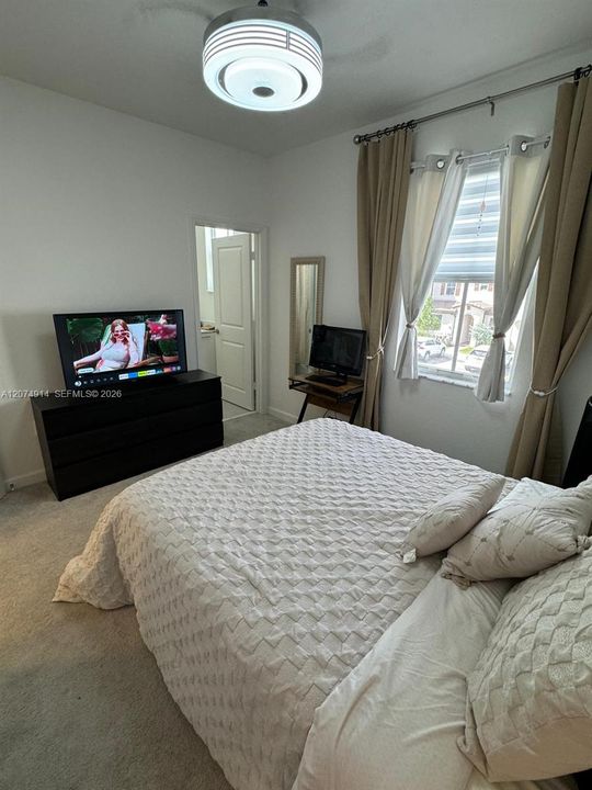 For Rent: $3,400 (3 beds, 3 baths, 1328 Square Feet)