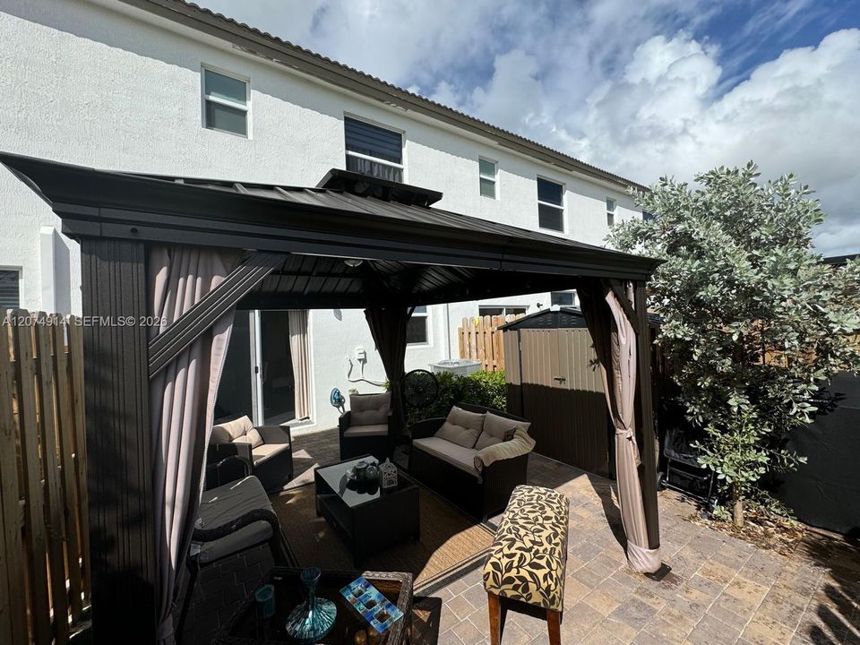 For Rent: $3,400 (3 beds, 3 baths, 1328 Square Feet)