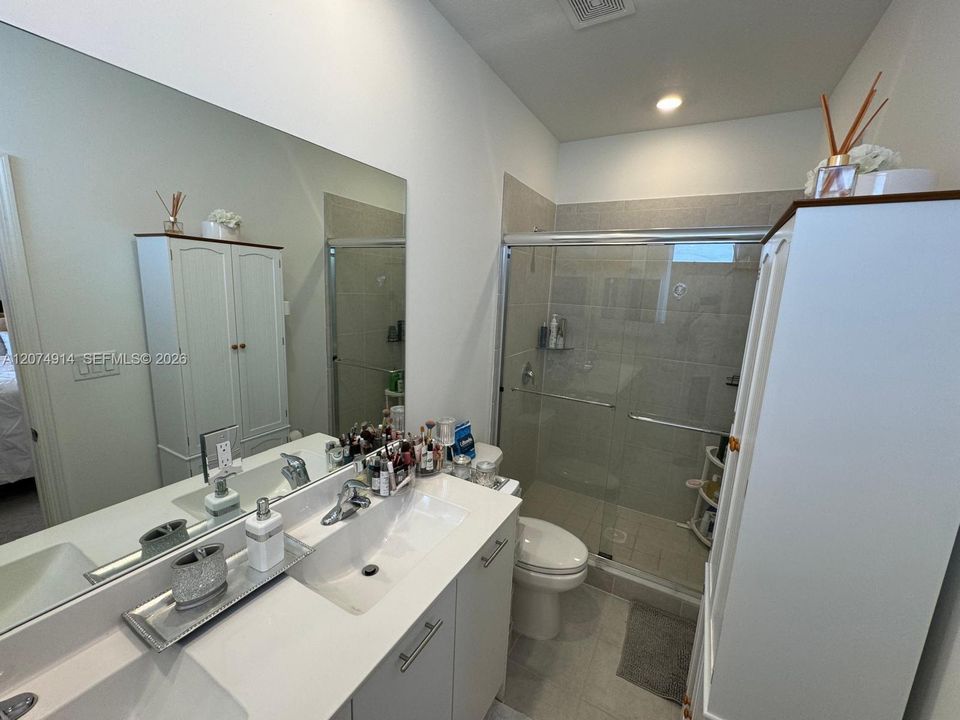 For Rent: $3,400 (3 beds, 3 baths, 1328 Square Feet)