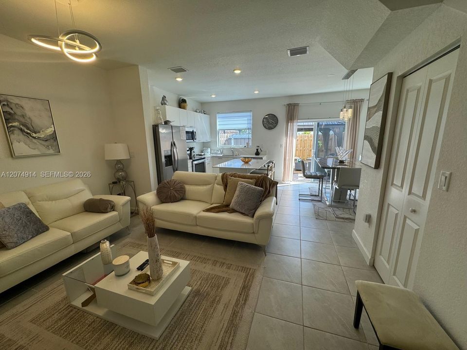 For Rent: $3,400 (3 beds, 3 baths, 1328 Square Feet)