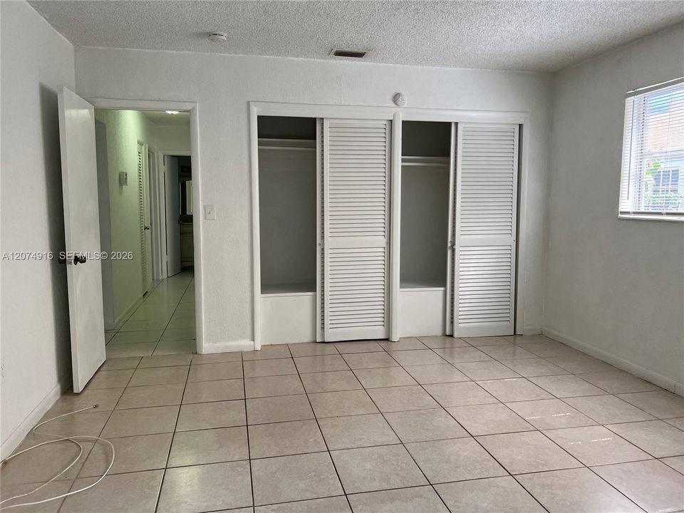 For Rent: $3,400 (4 beds, 2 baths, 1969 Square Feet)