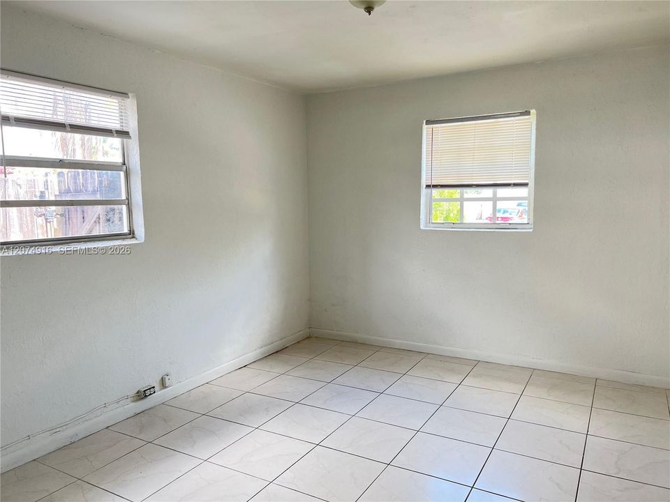 For Rent: $3,400 (4 beds, 2 baths, 1969 Square Feet)