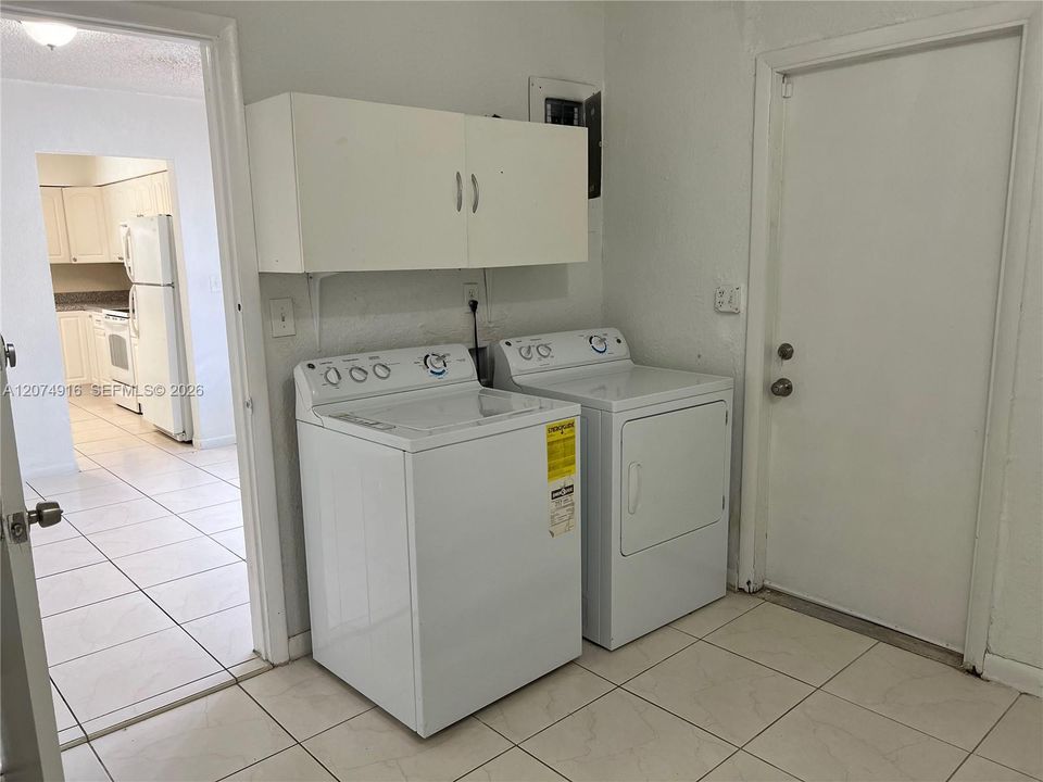 For Rent: $3,400 (4 beds, 2 baths, 1969 Square Feet)