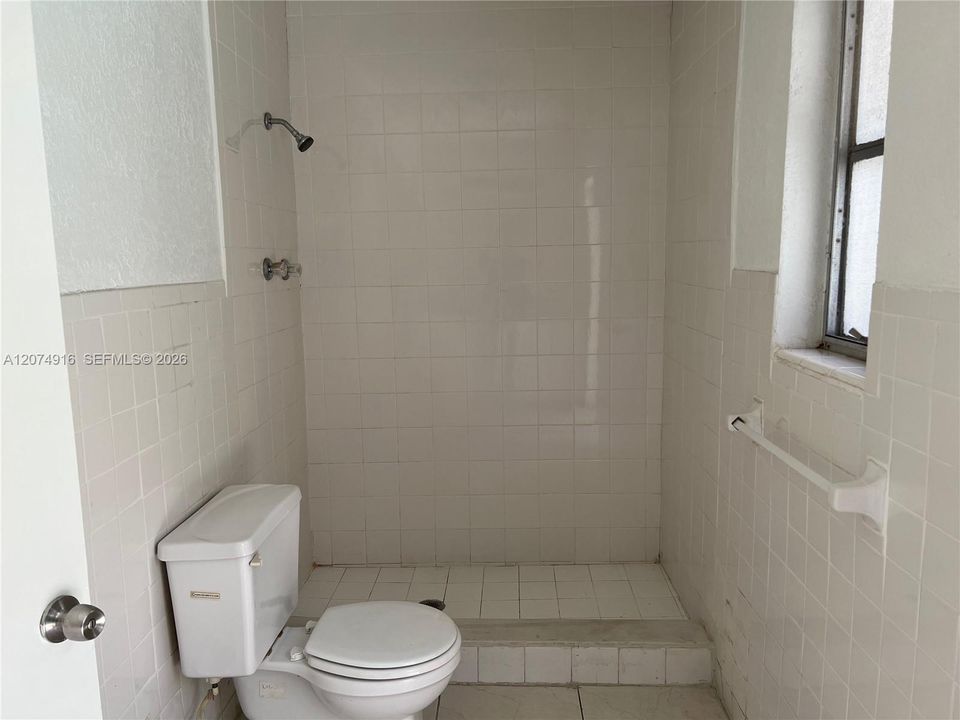 For Rent: $3,400 (4 beds, 2 baths, 1969 Square Feet)