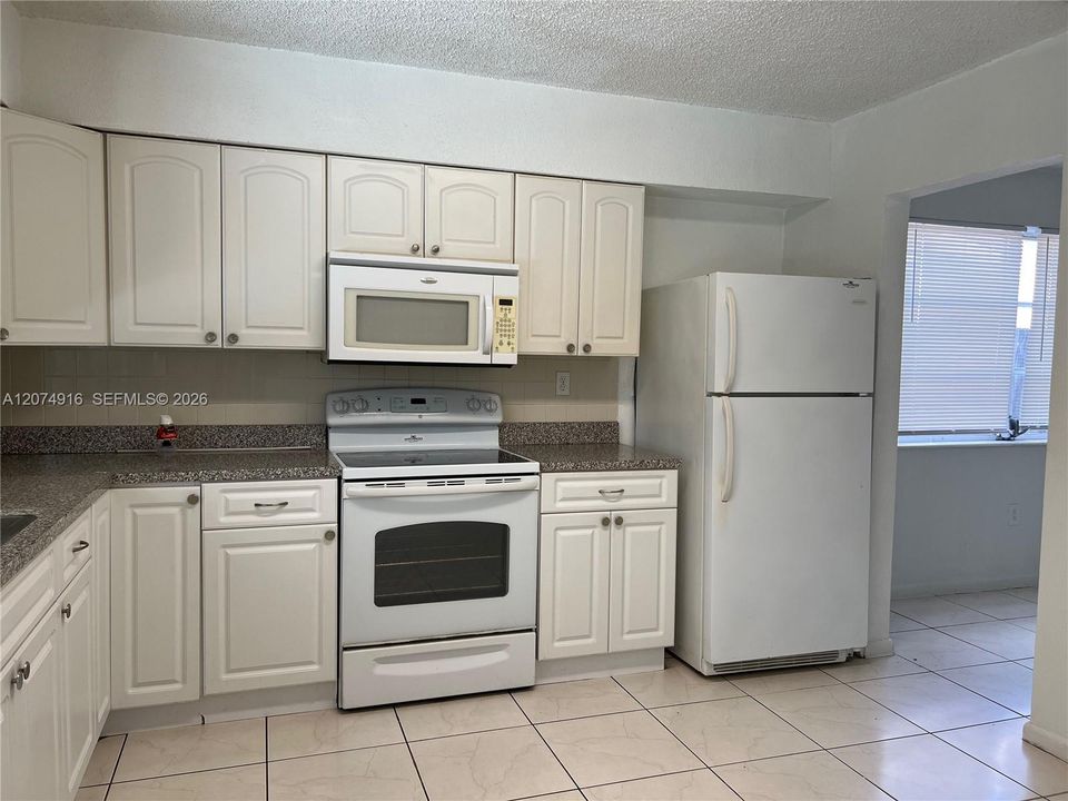 For Rent: $3,400 (4 beds, 2 baths, 1969 Square Feet)