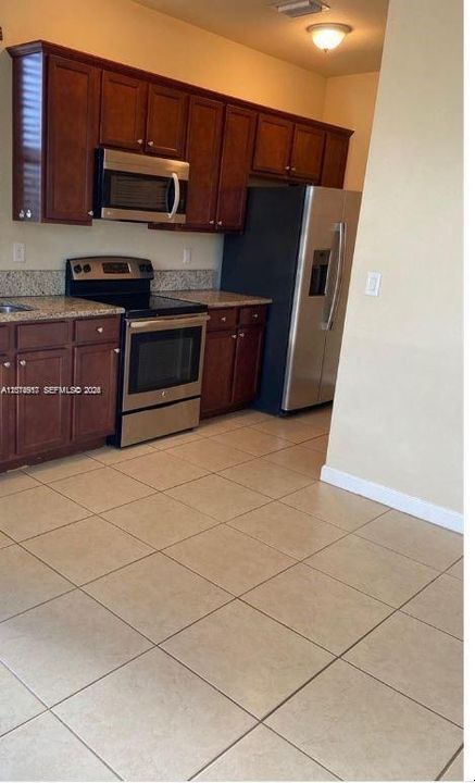 В аренду: $1,700 (1 спален, 1 ванн, 2312 Квадратных фут)