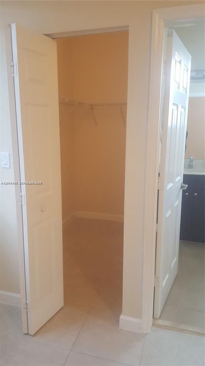 В аренду: $1,700 (1 спален, 1 ванн, 2312 Квадратных фут)