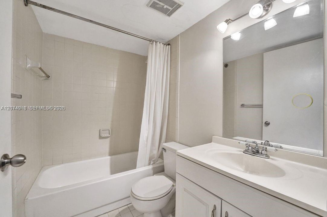 For Rent: $2,300 (2 beds, 2 baths, 899 Square Feet)