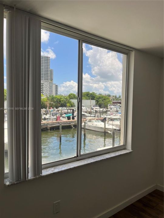 For Rent: $2,300 (2 beds, 2 baths, 899 Square Feet)