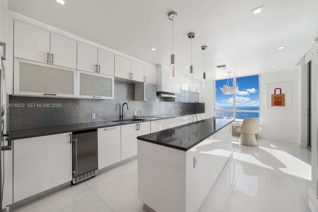 待售: $7,995,000 (4 贝兹, 5 浴室, 4135 平方英尺)