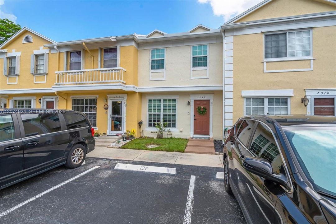 For Sale: $390,000 (2 beds, 1 baths, 1056 Square Feet)