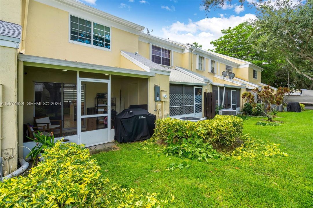For Sale: $390,000 (2 beds, 1 baths, 1056 Square Feet)