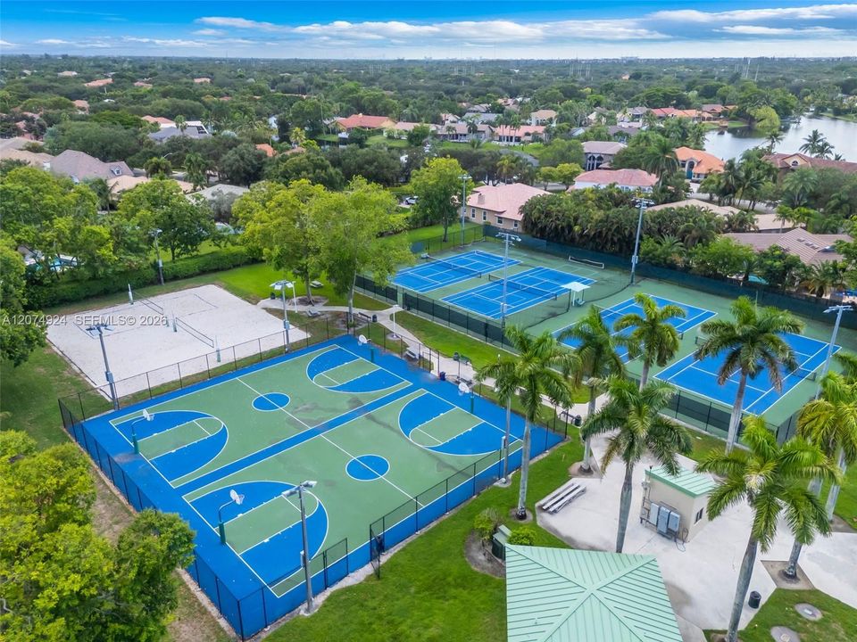 For Sale: $390,000 (2 beds, 1 baths, 1056 Square Feet)