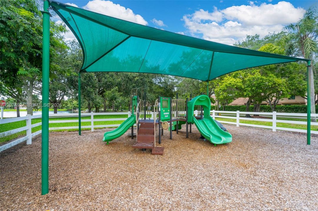 For Sale: $390,000 (2 beds, 1 baths, 1056 Square Feet)