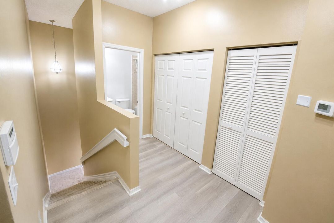 2nd bath/laudry closet