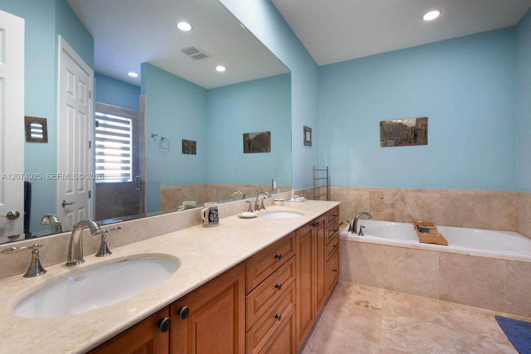 For Sale: $2,199,000 (4 beds, 4 baths, 2900 Square Feet)