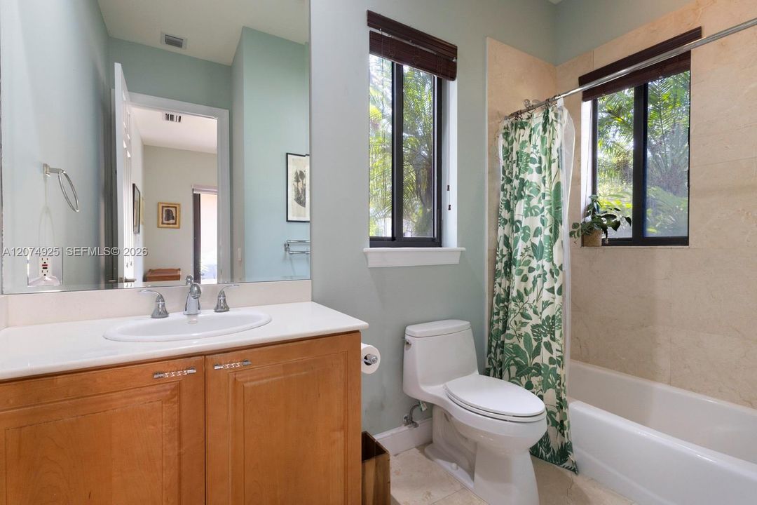 For Sale: $2,199,000 (4 beds, 4 baths, 2900 Square Feet)