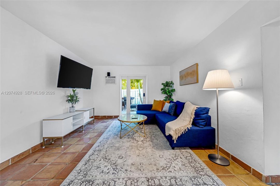 En Renta: $2,599 (1 camas, 1 baños, 750 Pies cuadrados)