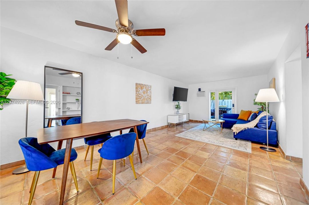 En Renta: $2,599 (1 camas, 1 baños, 750 Pies cuadrados)