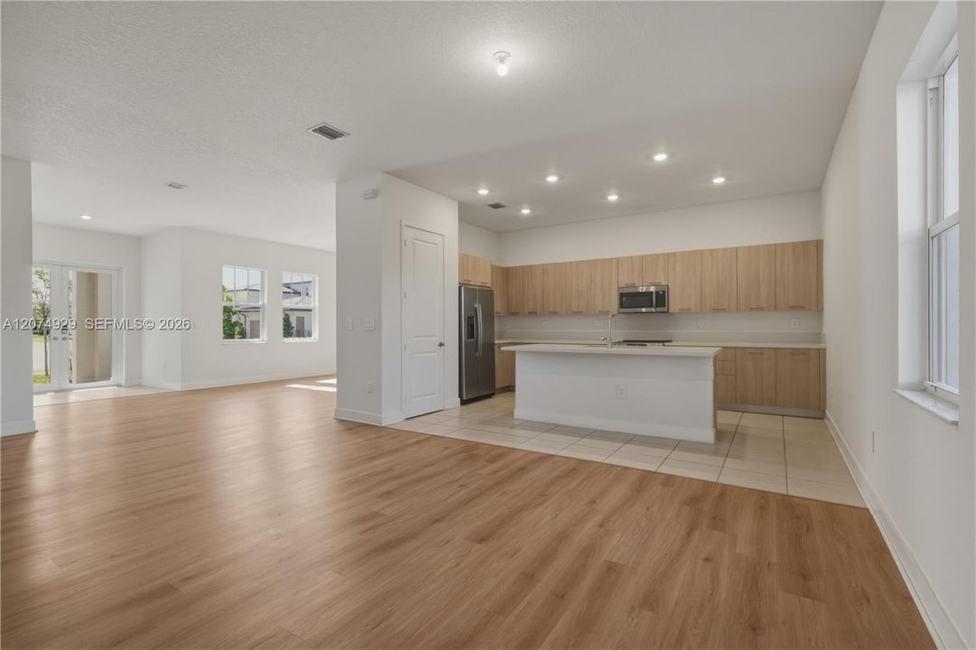 For Sale: $1,800,000 (5 beds, 4 baths, 3888 Square Feet)