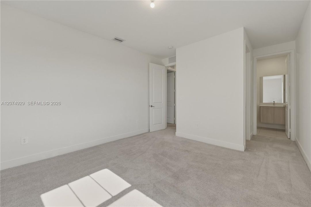 For Sale: $1,800,000 (5 beds, 4 baths, 3888 Square Feet)