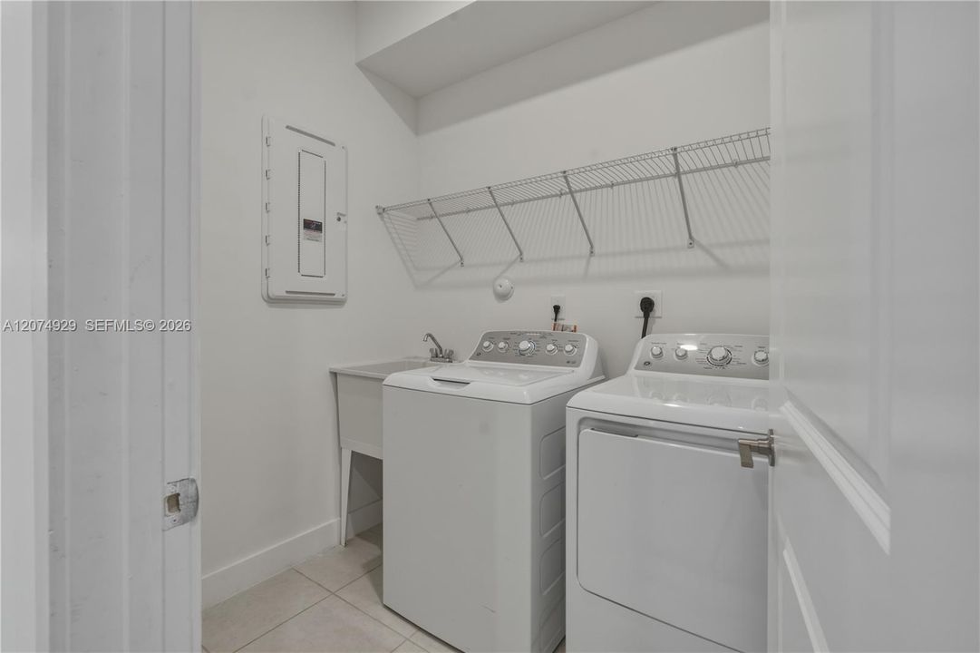 For Sale: $1,800,000 (5 beds, 4 baths, 3888 Square Feet)