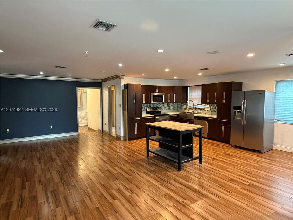 For Rent: $4,000 (4 beds, 2 baths, 1697 Square Feet)
