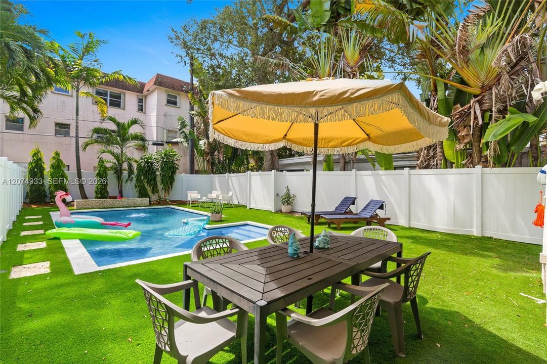For Sale: $774,900 (2 beds, 2 baths, 1752 Square Feet)