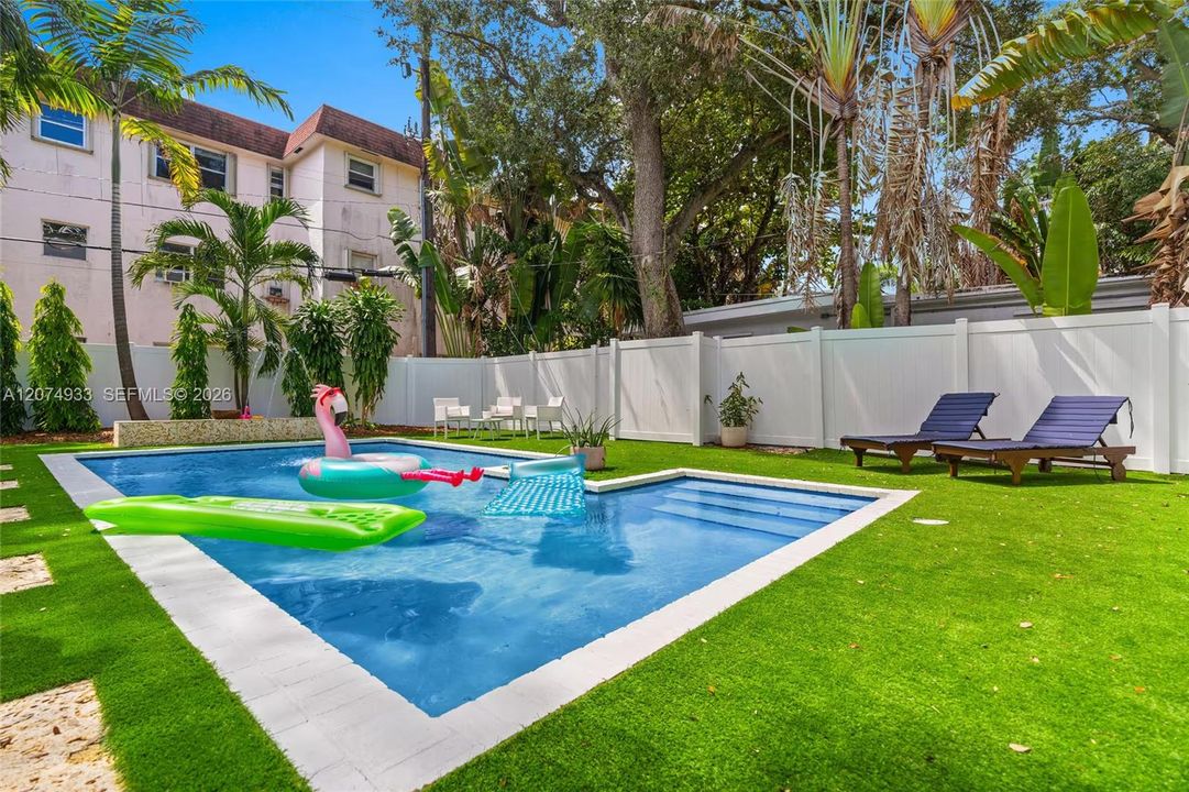 For Sale: $774,900 (2 beds, 2 baths, 1752 Square Feet)