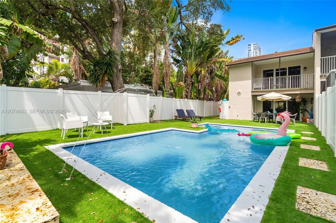 For Sale: $774,900 (2 beds, 2 baths, 1752 Square Feet)