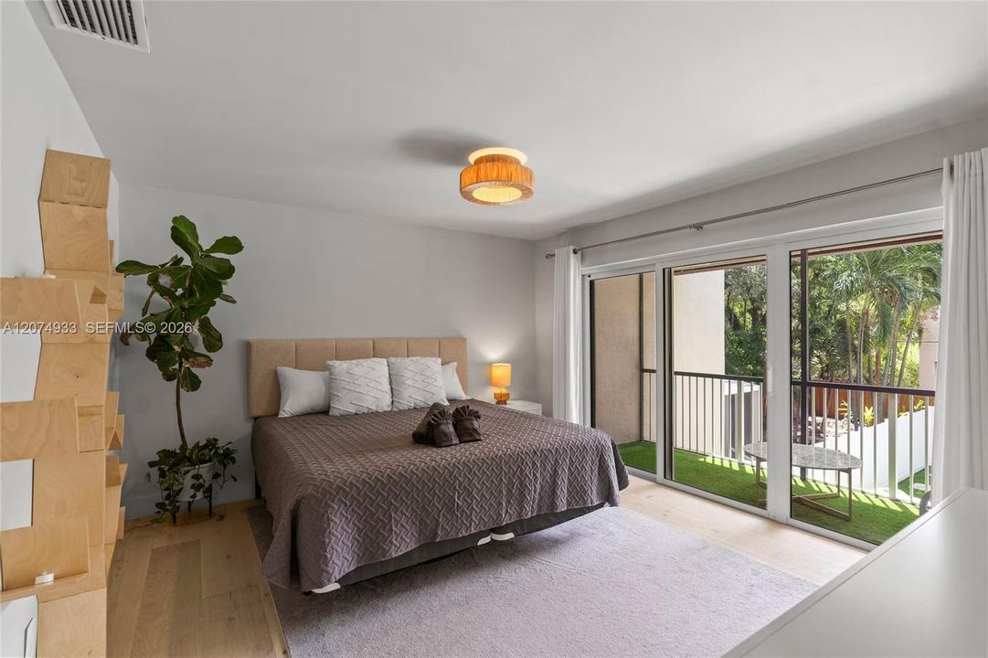 For Sale: $774,900 (2 beds, 2 baths, 1752 Square Feet)