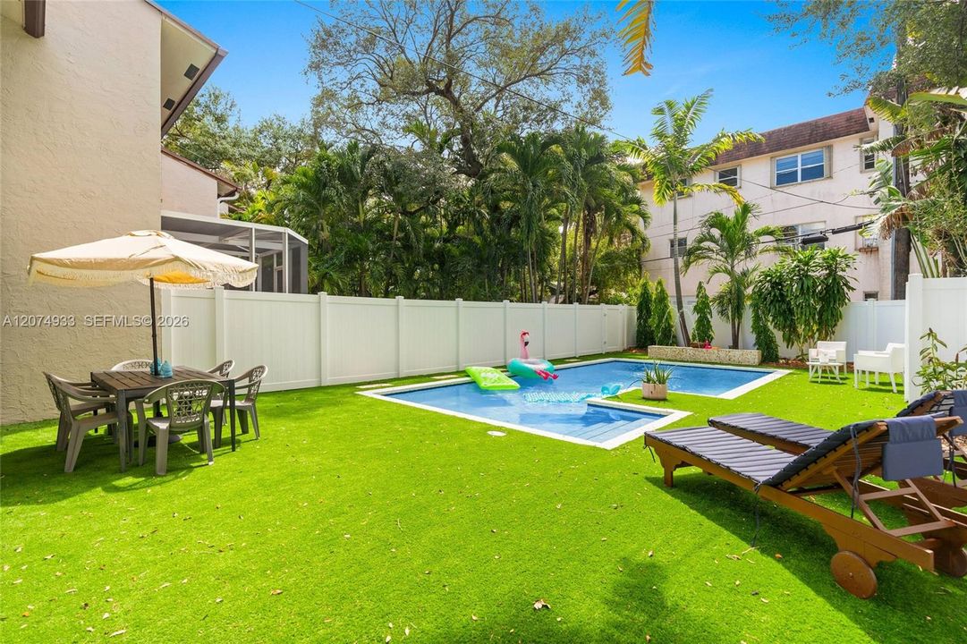 For Sale: $774,900 (2 beds, 2 baths, 1752 Square Feet)