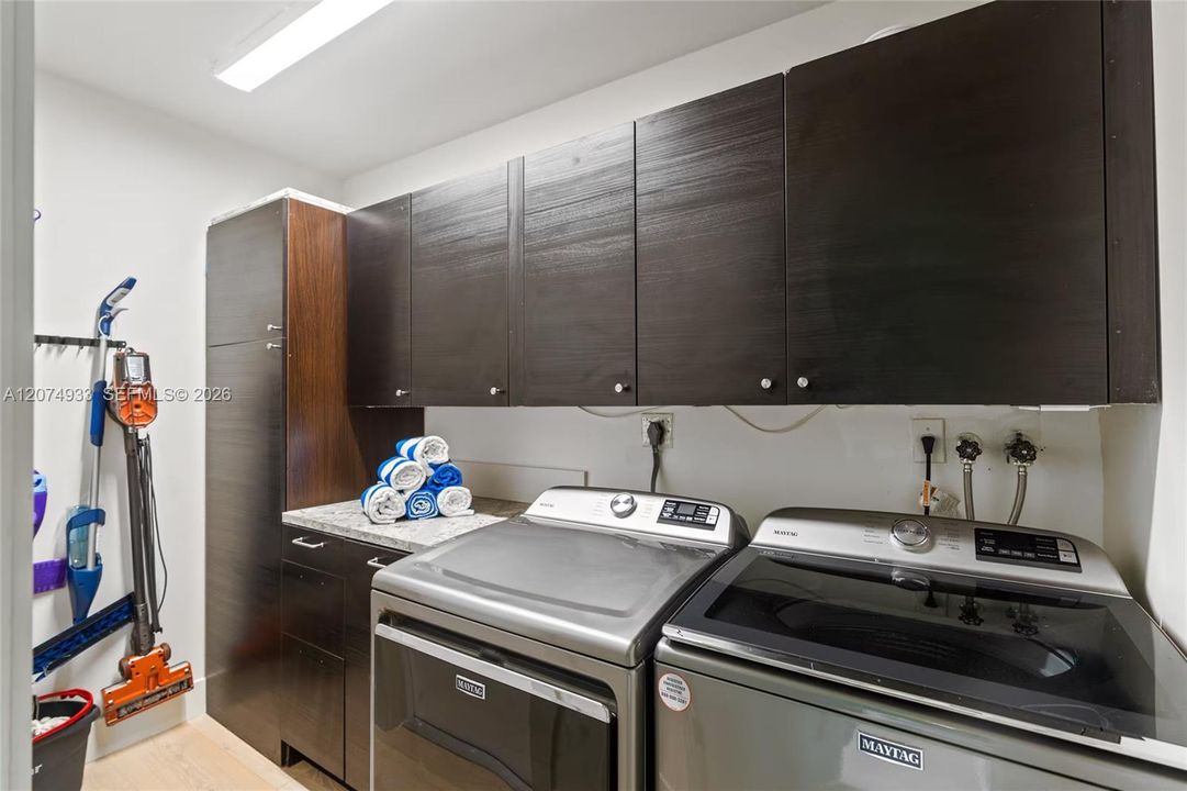 For Sale: $774,900 (2 beds, 2 baths, 1752 Square Feet)