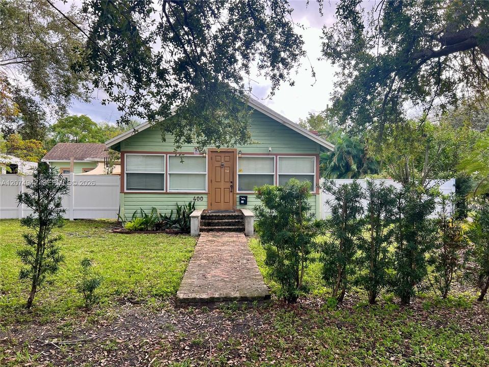 For Sale: $778,000 (6 beds, 3 baths, 1248 Square Feet)