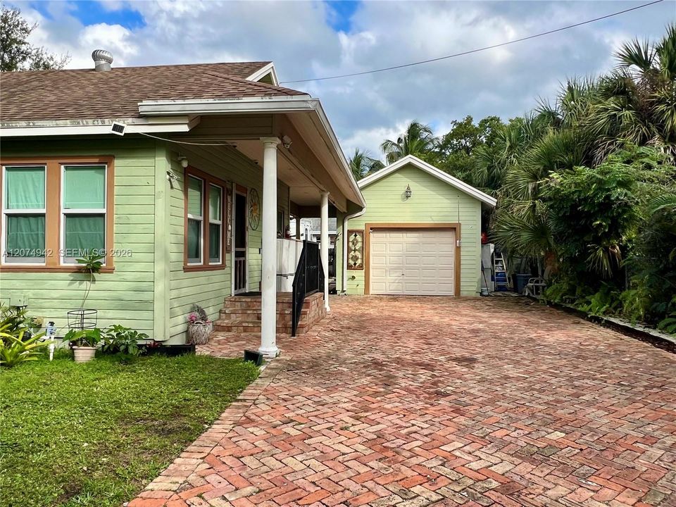 For Sale: $778,000 (6 beds, 3 baths, 1248 Square Feet)
