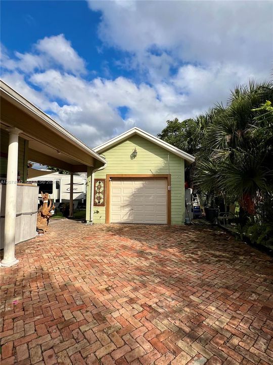 For Sale: $778,000 (6 beds, 3 baths, 1248 Square Feet)