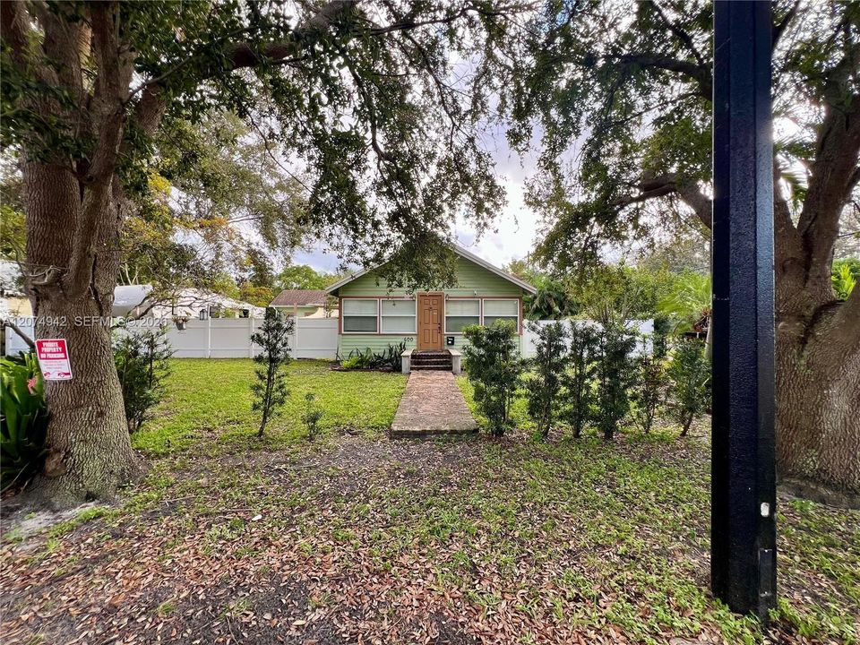 For Sale: $778,000 (6 beds, 3 baths, 1248 Square Feet)
