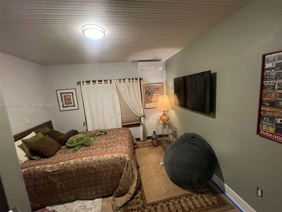 For Sale: $778,000 (6 beds, 3 baths, 1248 Square Feet)