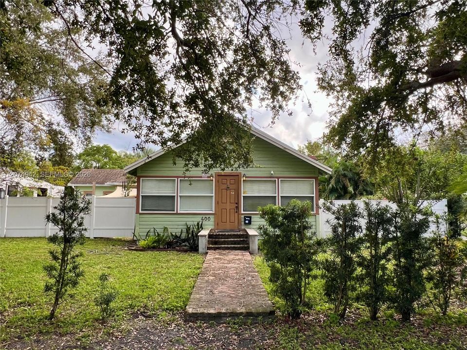 For Sale: $778,000 (6 beds, 3 baths, 1248 Square Feet)