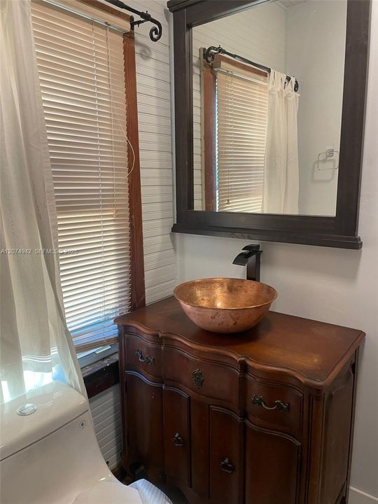 For Sale: $778,000 (6 beds, 3 baths, 1248 Square Feet)